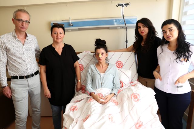 Bosnal� Sara'ya Sivas'ta burun esteti�i ameliyat�