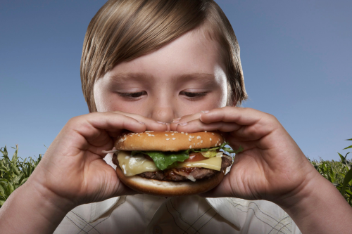 �ocuklar�n di�leri Fast Food tehdidi alt�nda
