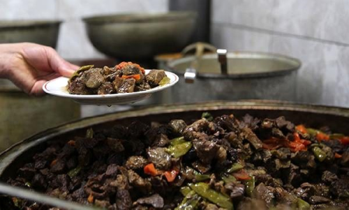Kavurmay� salata ile t�ketin