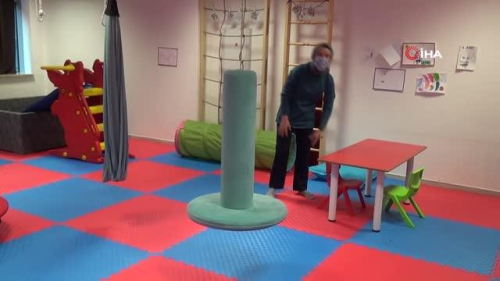 Bu merkezde �ocuklar e�itsel oyunlar ile tedavi ediliyor