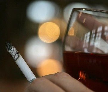 E�lence Sekt�r�nde Sigara Yasa��na Uyulmuyor